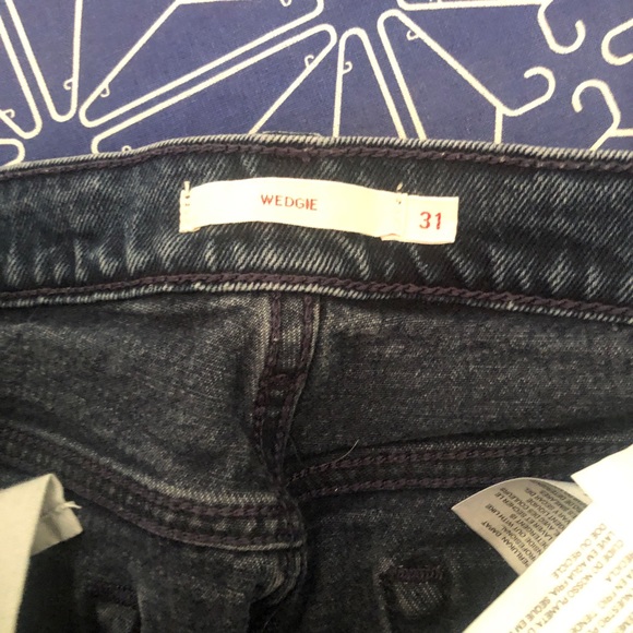 R19 Levi’s wedgie Icon fit high rise button fly jeans size 31 black & blue - Picture 9 of 13